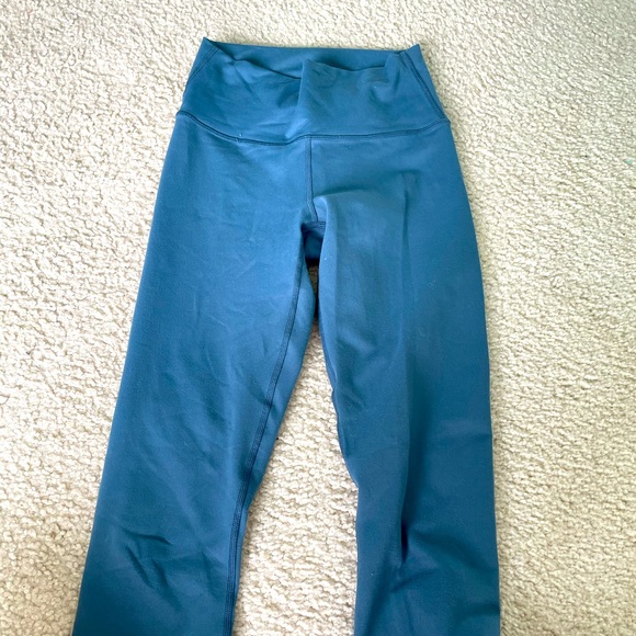 Fabletics women’s 7/8 light blue leggings - Picture 4 of 4